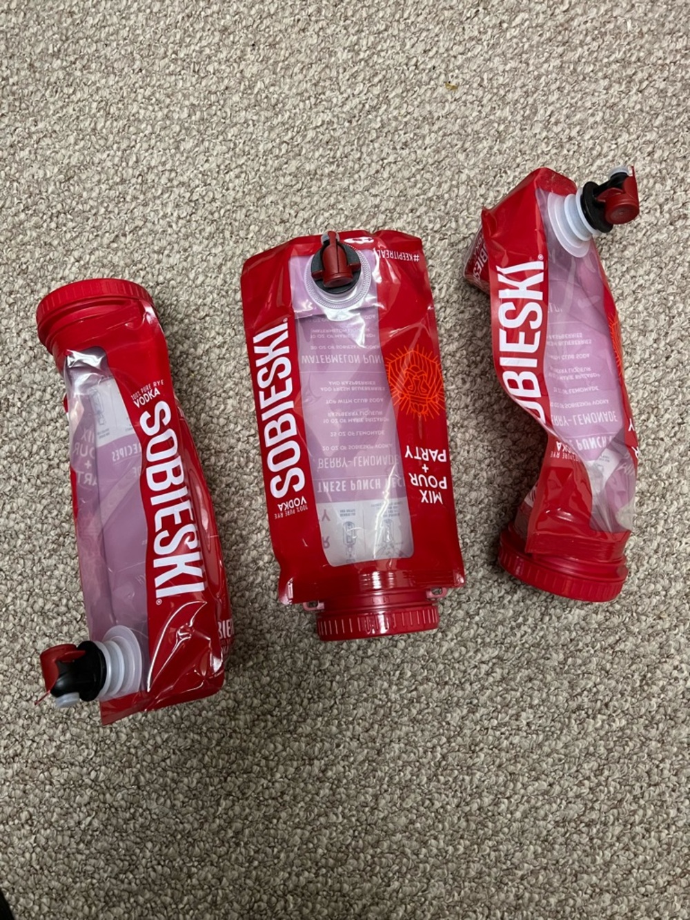 New 3 Red Portable Pour Spout Pouch - Reusable Party Drink Dispenser - Picture 2 of 9
